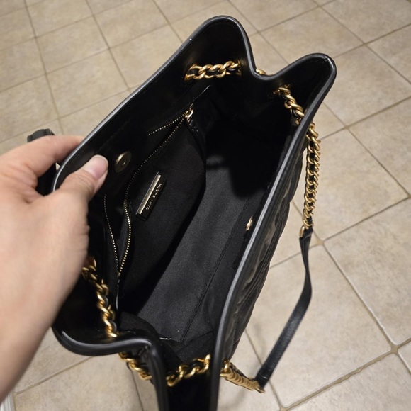 Tory Burch Black Quilted Shoulder Bag with Gold Chain - Picture 3 of 4